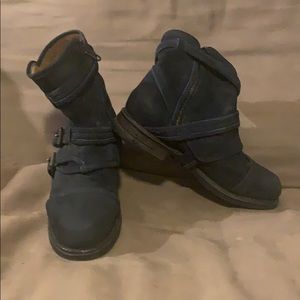 Gorgeous Italian Leather Navy Blue Ugg Moto Boots